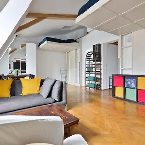 https://studio-appartement-quartier-pantheon-3.fr-paris.fr